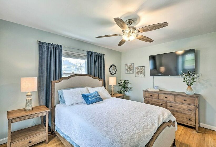 Bright & Spacious Cincinnati Retreat W/ Hot Tub!