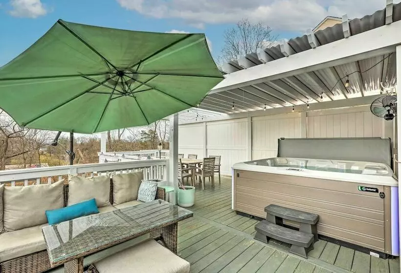 Bright & Spacious Cincinnati Retreat W/ Hot Tub!