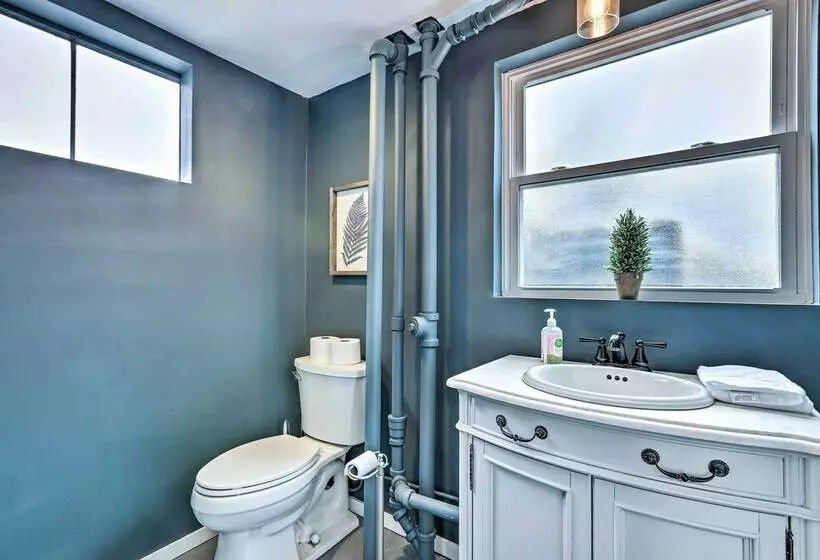 Bright & Spacious Cincinnati Retreat W/ Hot Tub!