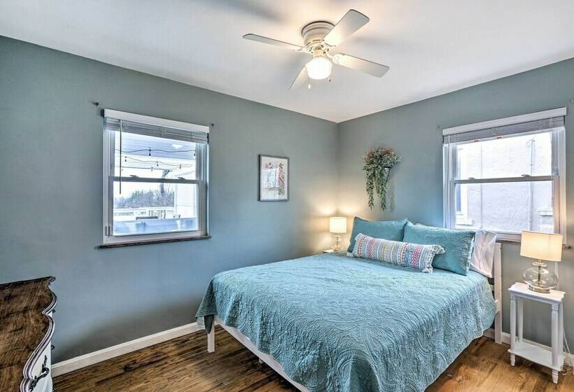 Bright & Spacious Cincinnati Retreat W/ Hot Tub!