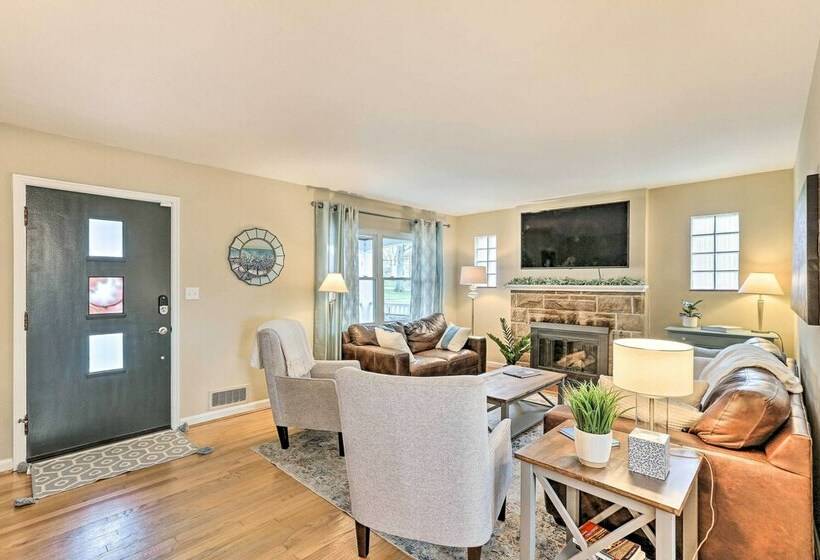 Bright & Spacious Cincinnati Retreat W/ Hot Tub!