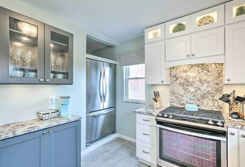 Bright & Spacious Cincinnati Retreat W/ Hot Tub!