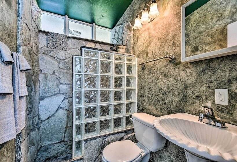 Brookside Waterfront Home W/ Kayaks & Deck!