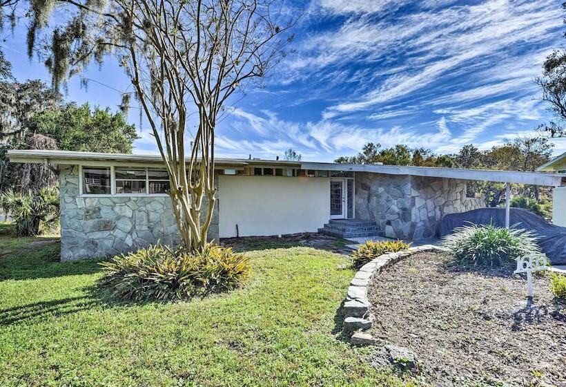 Brookside Waterfront Home W/ Kayaks & Deck!