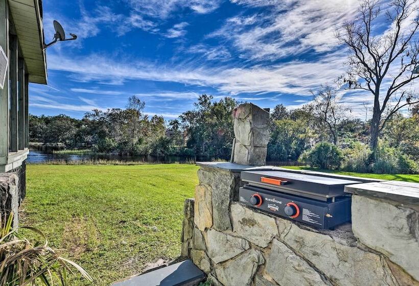 Brookside Waterfront Home W/ Kayaks & Deck!