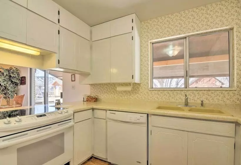 Bryce Canyon Area House W/ Mountain Views!