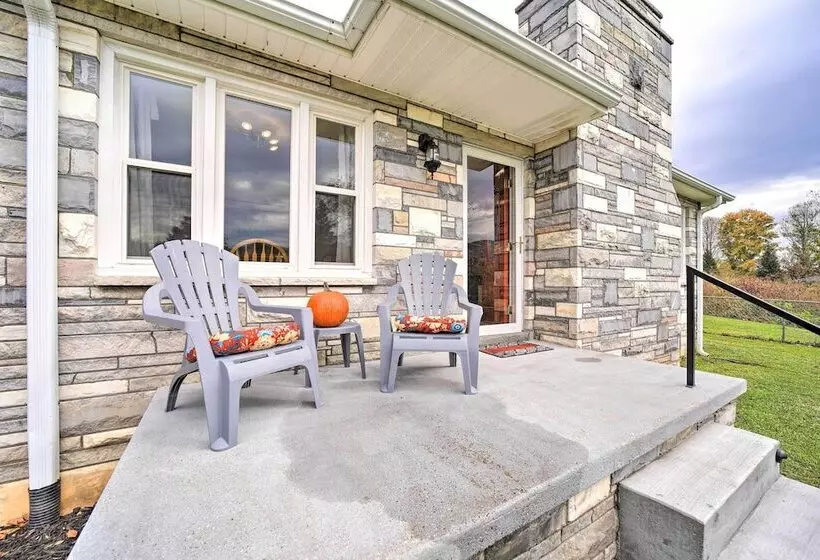 Home W/ Yard: 8 Mi To French Broad River Park