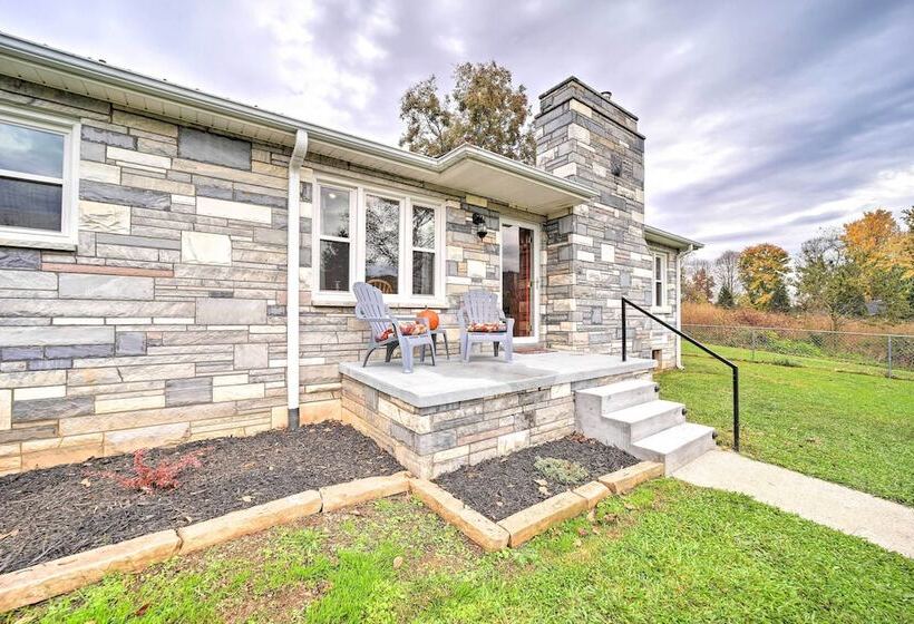 Home W/ Yard: 8 Mi To French Broad River Park