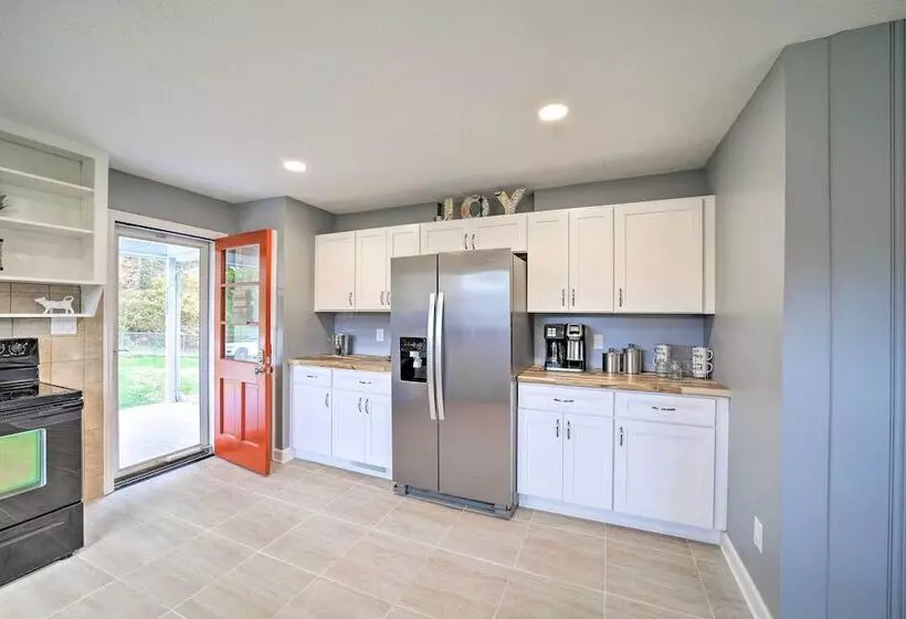 Home W/ Yard: 8 Mi To French Broad River Park