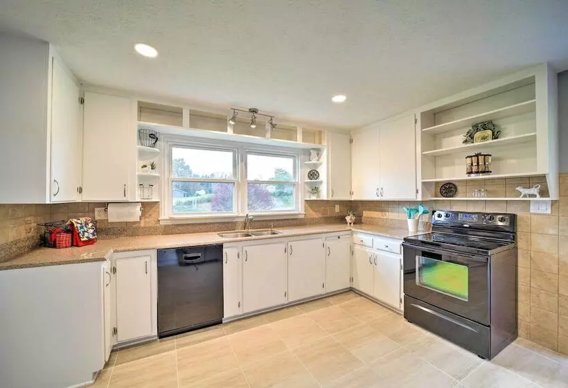 Home W/ Yard: 8 Mi To French Broad River Park