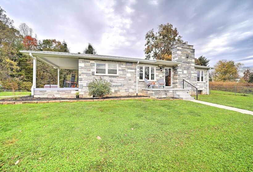 Home W/ Yard: 8 Mi To French Broad River Park