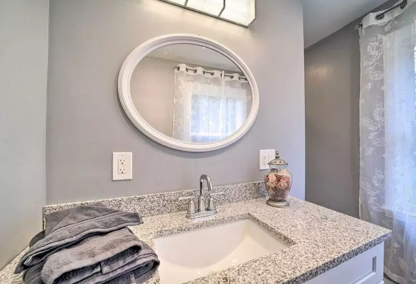 Home W/ Yard: 8 Mi To French Broad River Park