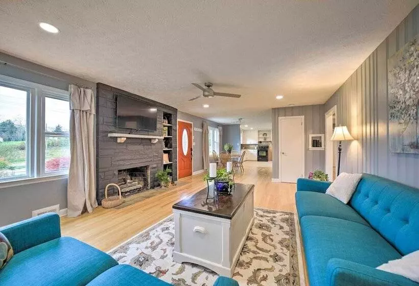 Home W/ Yard: 8 Mi To French Broad River Park