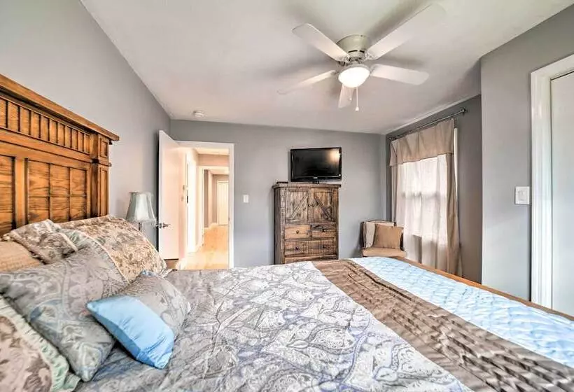 Home W/ Yard: 8 Mi To French Broad River Park