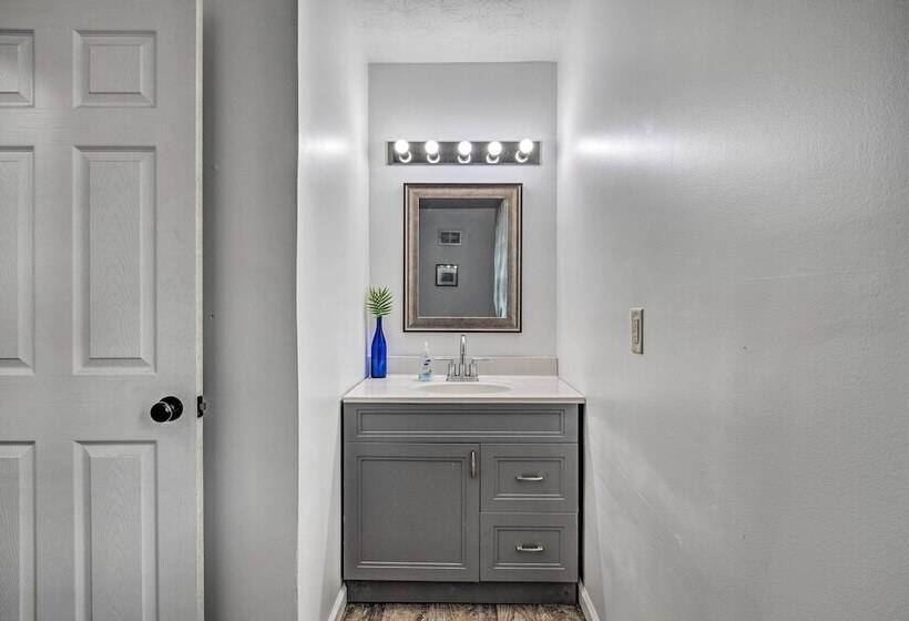 Charming Indianapolis Home ~ 4 Mi To Dtwn!