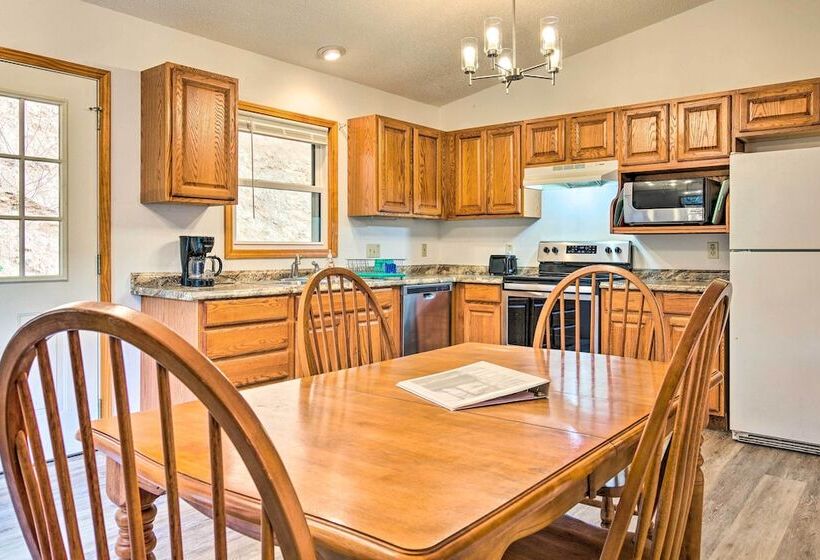 Fire Pit & Mtn Views: Charming Marion Cabin!