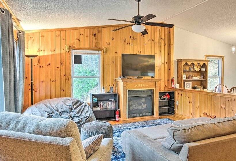 Fire Pit & Mtn Views: Charming Marion Cabin!