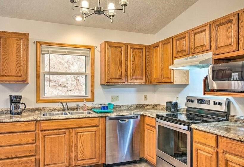 Fire Pit & Mtn Views: Charming Marion Cabin!