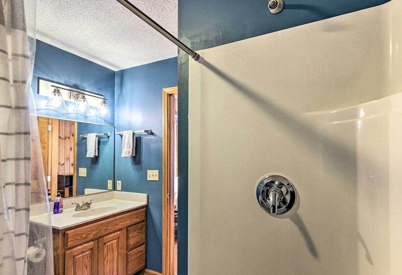 Fire Pit & Mtn Views: Charming Marion Cabin!