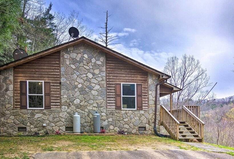 Fire Pit & Mtn Views: Charming Marion Cabin!