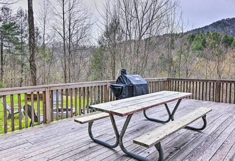 Fire Pit & Mtn Views: Charming Marion Cabin!