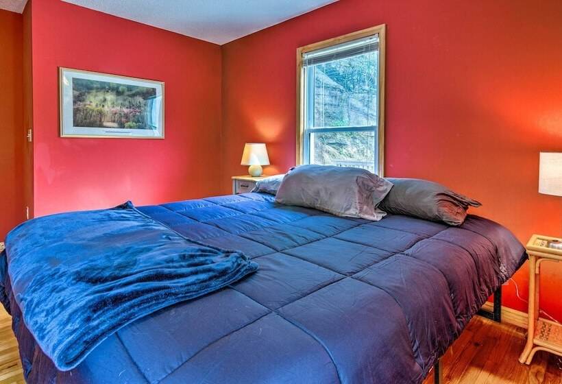 Fire Pit & Mtn Views: Charming Marion Cabin!