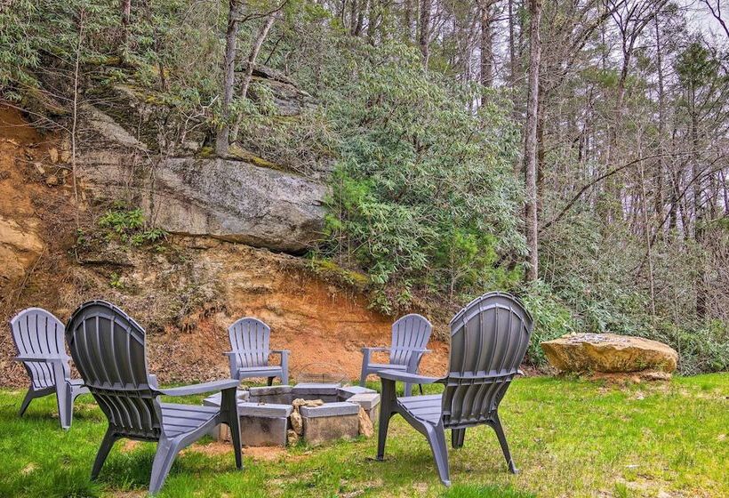 Fire Pit & Mtn Views: Charming Marion Cabin!