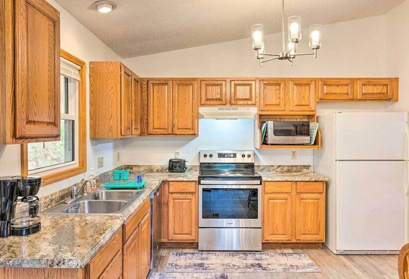 Fire Pit & Mtn Views: Charming Marion Cabin!