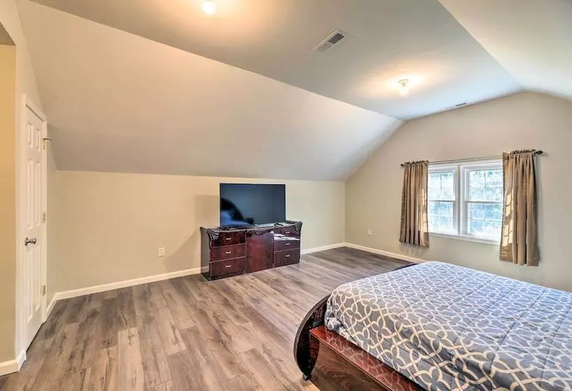 Convenient Jacksonville Home W/ Yard & Patio!