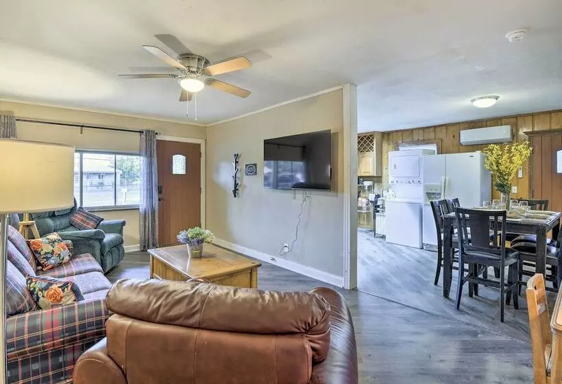 Cozy Graham Retreat ~ 3 Mi To Lake Eddleman!