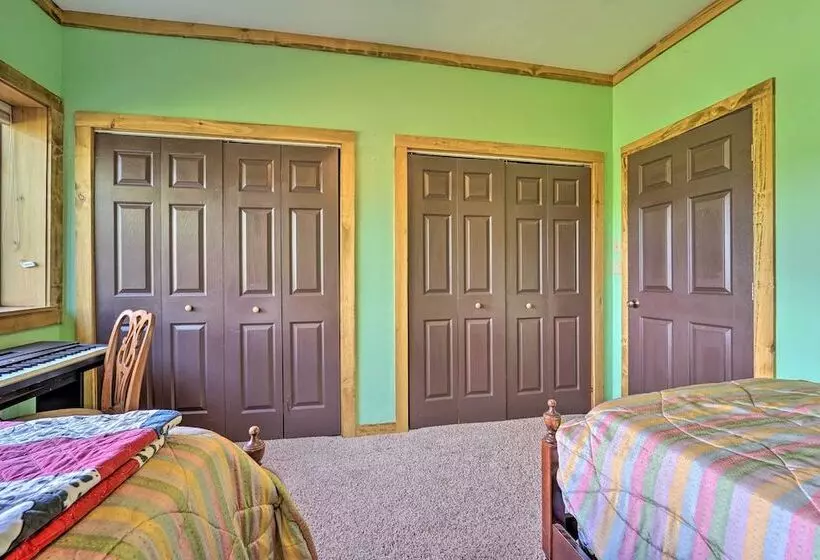 Direct Hiking Access: Riverfront Dolores Home!