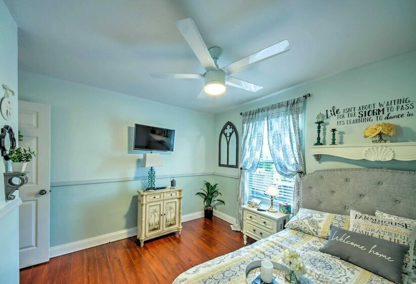 Elegant Cape Coral Home: Private Pool, Grill!