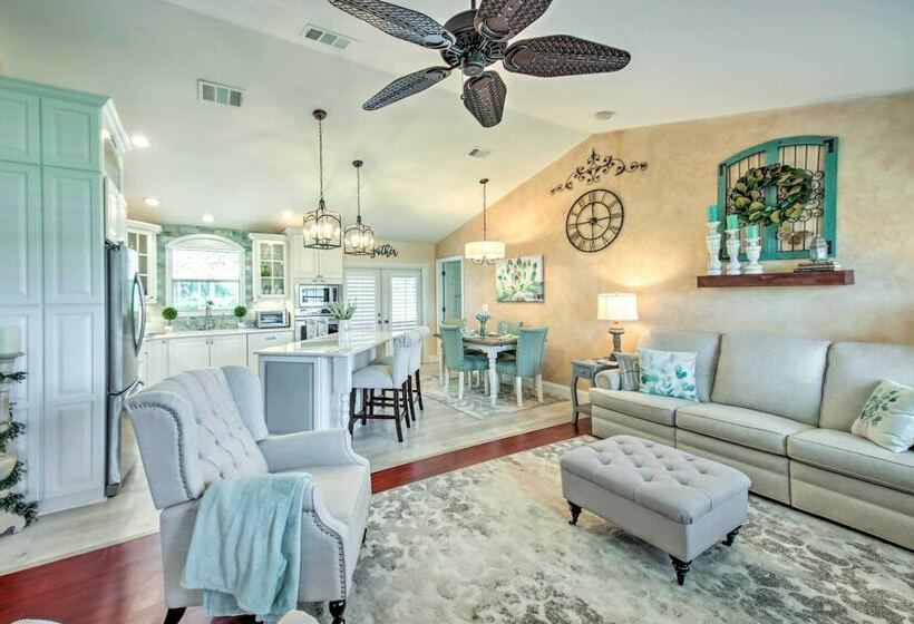 Elegant Cape Coral Home: Private Pool, Grill!