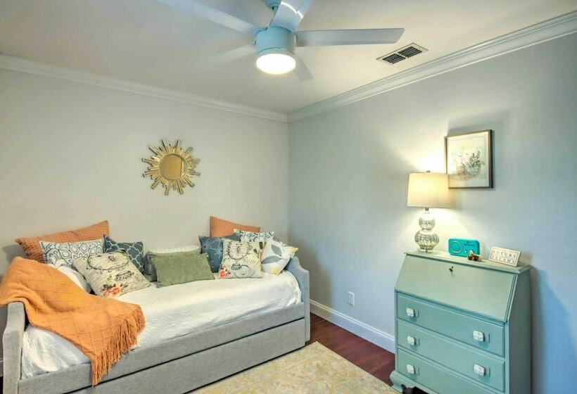 Elegant Cape Coral Home: Private Pool, Grill!