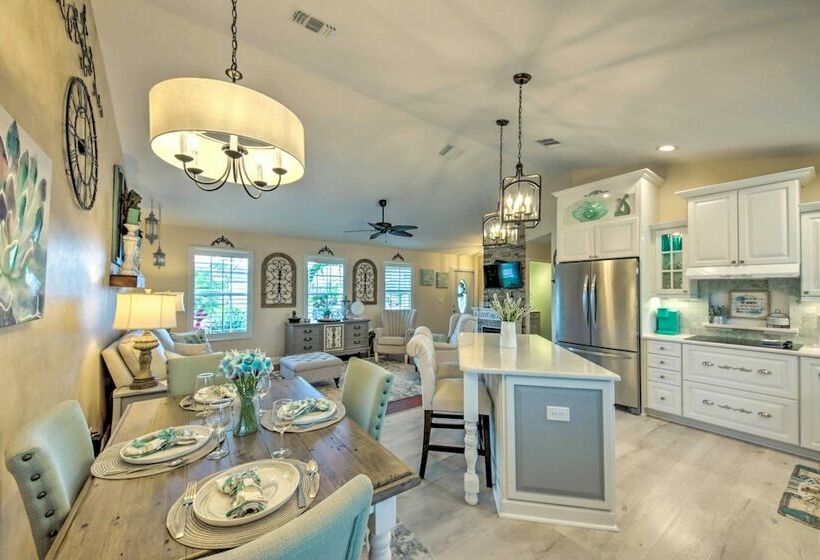 Elegant Cape Coral Home: Private Pool, Grill!