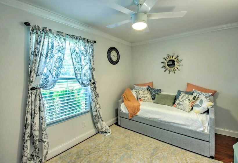 Elegant Cape Coral Home: Private Pool, Grill!