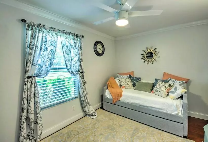Elegant Cape Coral Home: Private Pool, Grill!