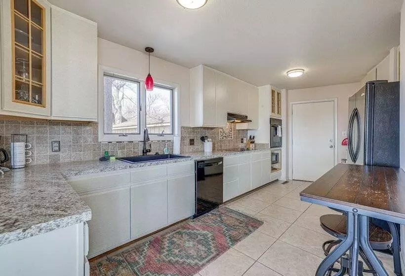 Eureka Springs Gem: 2 Decks, Mtn + Lake Views