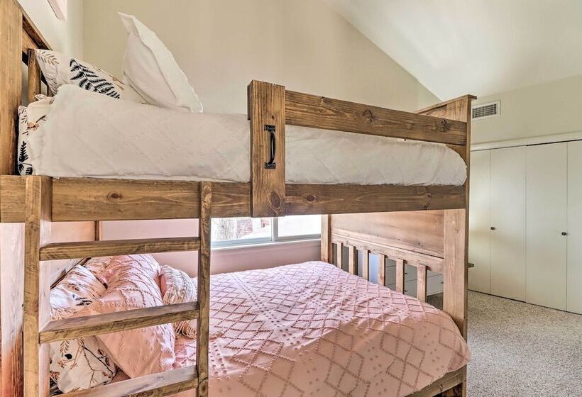 Eureka Springs Gem: 2 Decks, Mtn + Lake Views