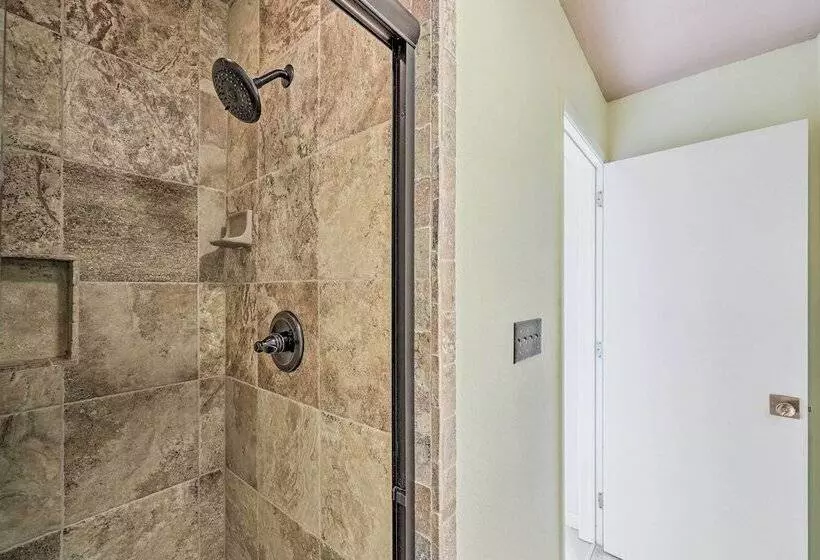 Eureka Springs Gem: 2 Decks, Mtn + Lake Views