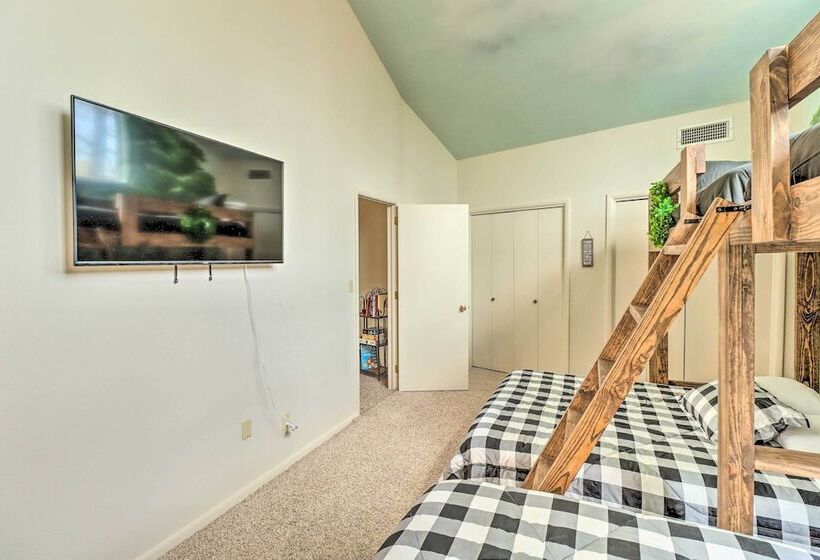 Eureka Springs Gem: 2 Decks, Mtn + Lake Views