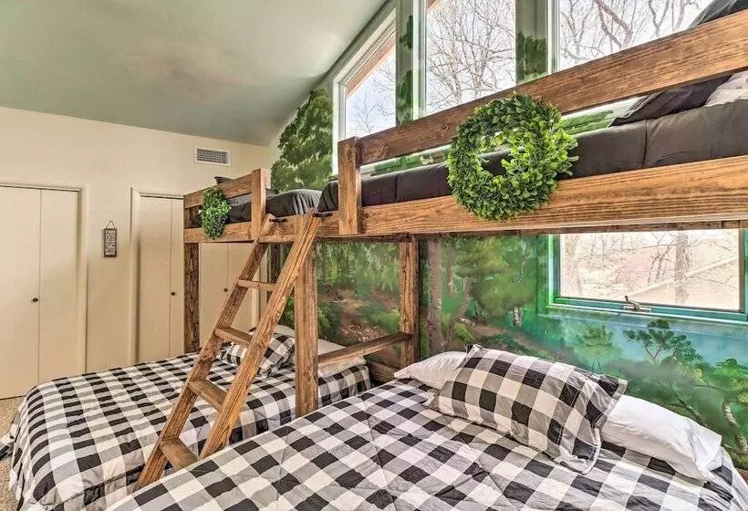 Eureka Springs Gem: 2 Decks, Mtn + Lake Views