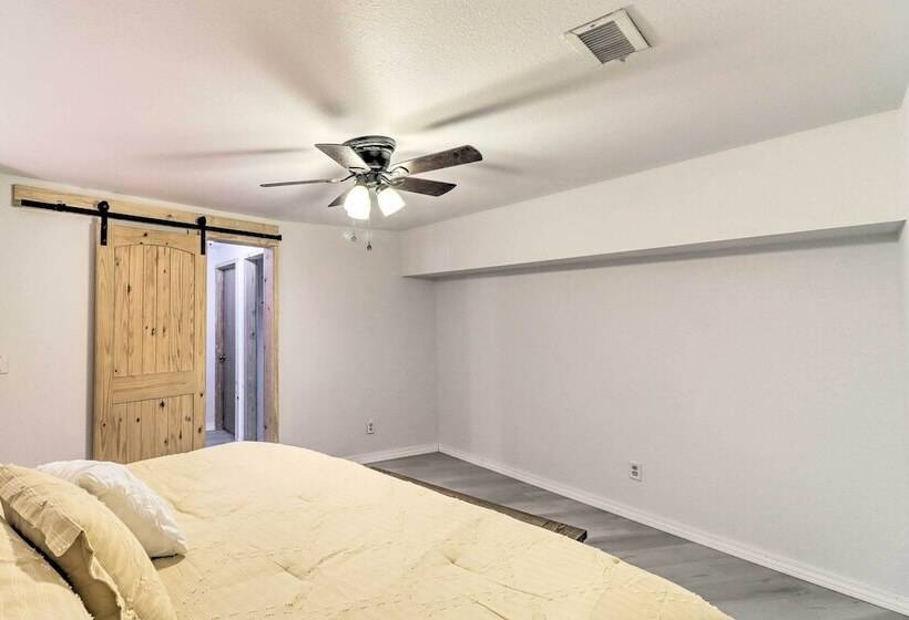 Eureka Springs Gem: 2 Decks, Mtn + Lake Views