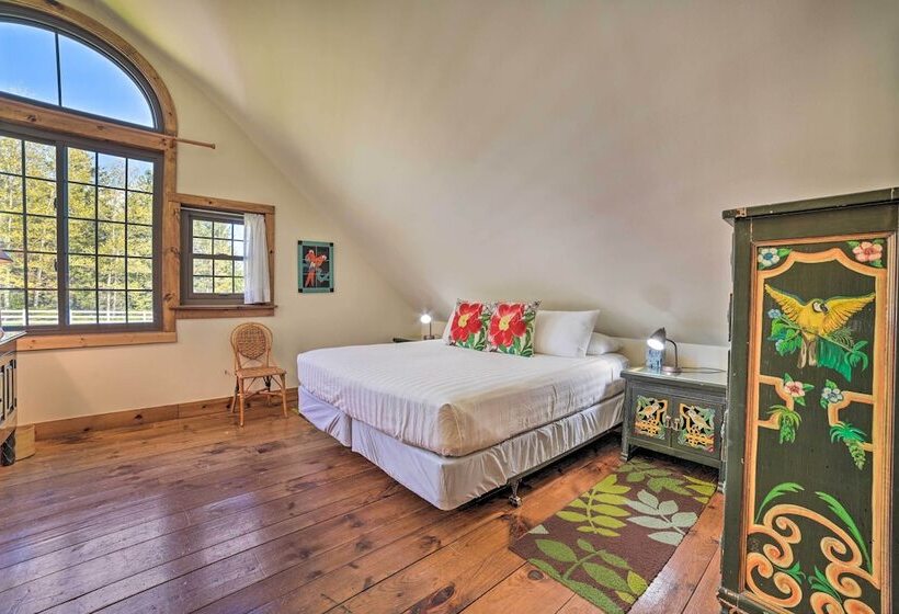 Peaceful Farmhouse W/ Fire Pit: Near Town & Lake!