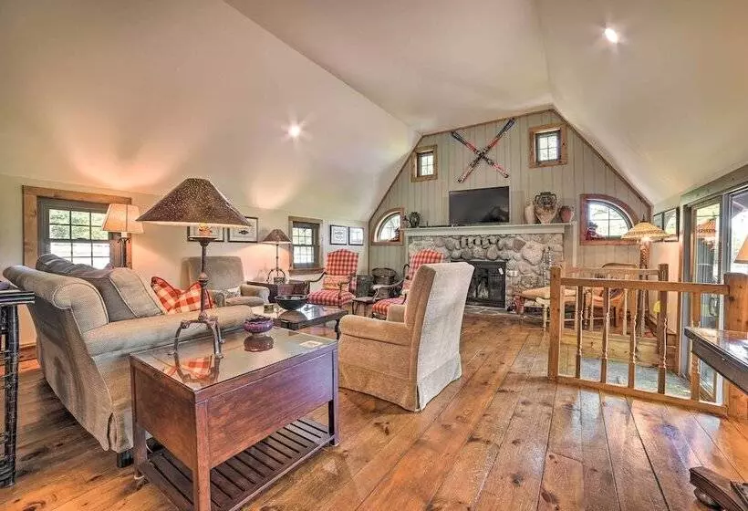 Peaceful Farmhouse W/ Fire Pit: Near Town & Lake!