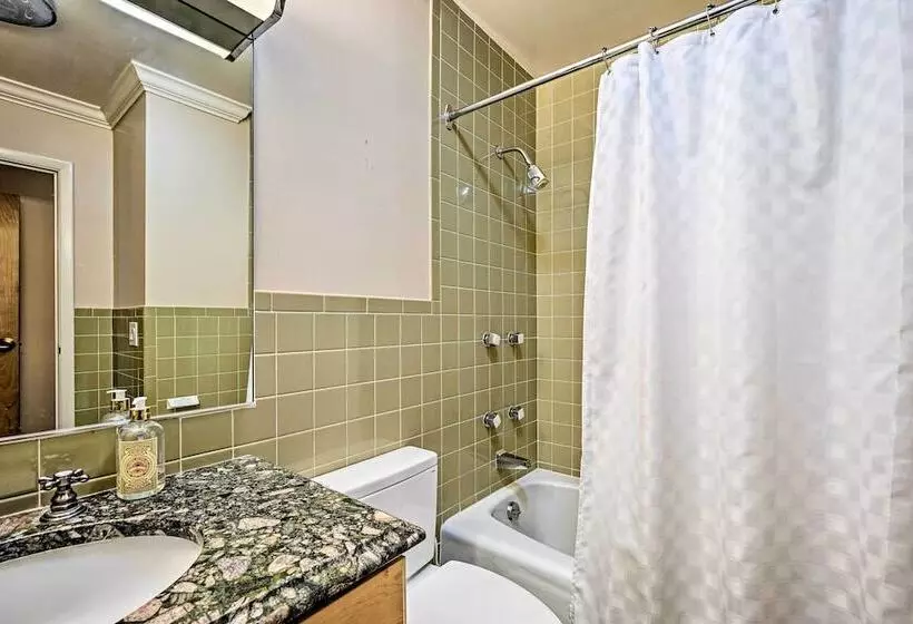 Family Winter Retreat W/ Hot Tub: 14 Mi To Slopes!