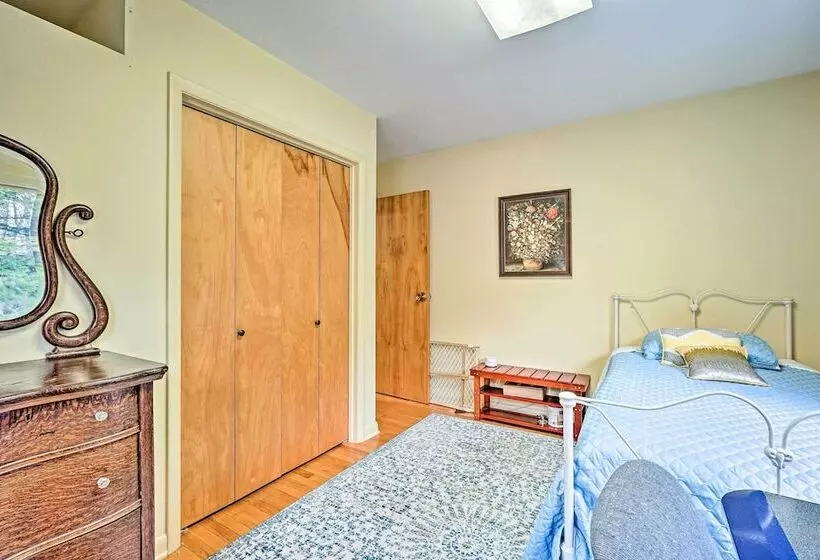 Family Winter Retreat W/ Hot Tub: 14 Mi To Slopes!