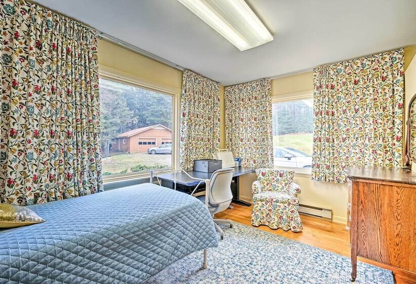 Family Winter Retreat W/ Hot Tub: 14 Mi To Slopes!