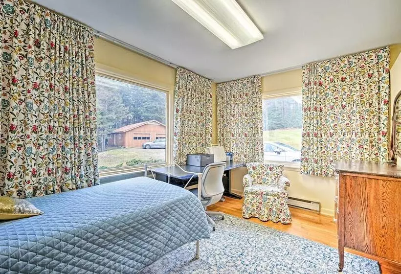 Family Winter Retreat W/ Hot Tub: 14 Mi To Slopes!