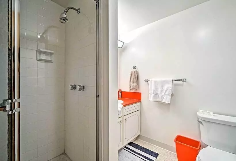 Family Winter Retreat W/ Hot Tub: 14 Mi To Slopes!